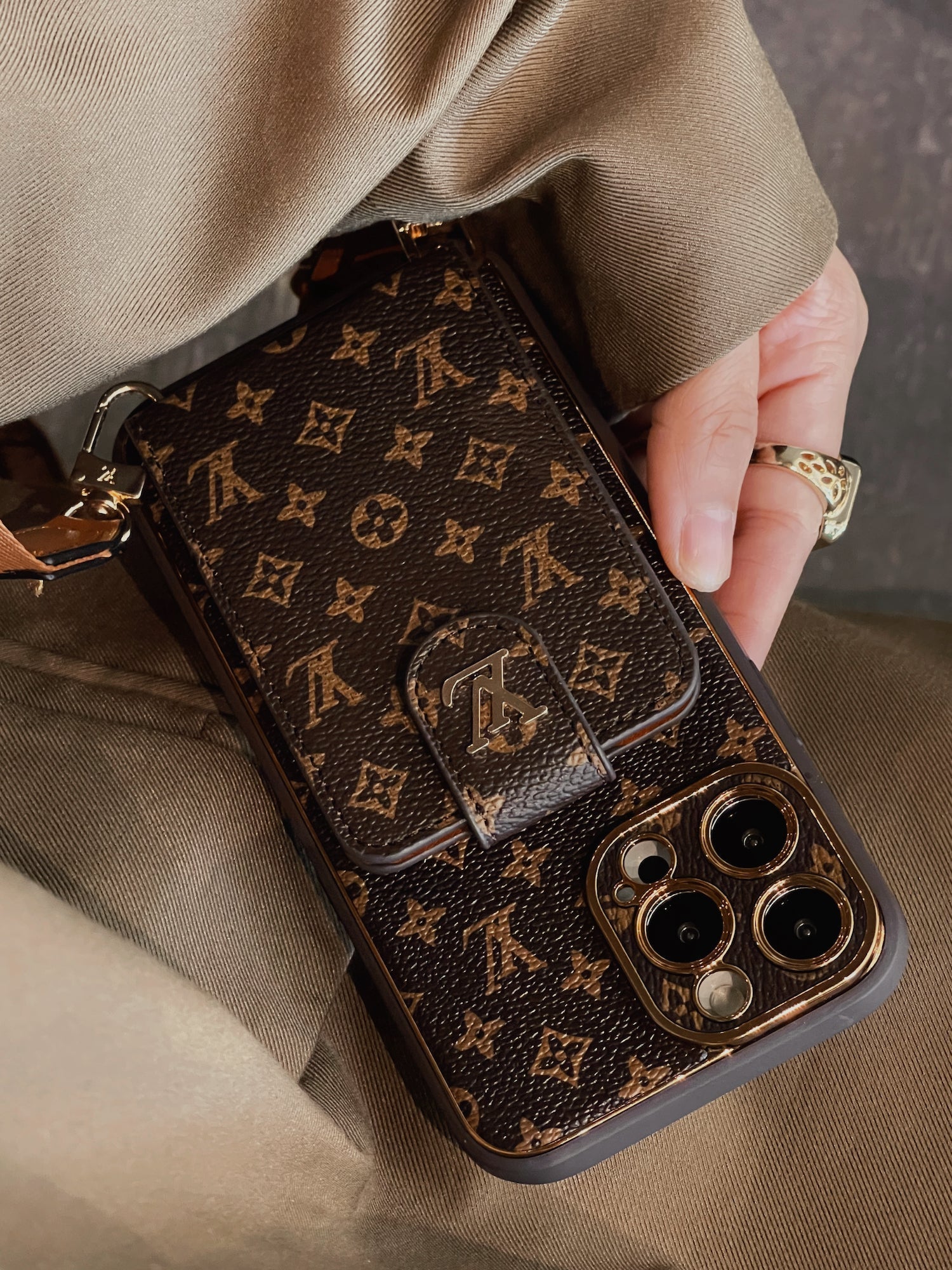 L BAG GOLD DETAILS - Limited Armor LTD